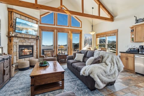 Welcome to Alpine Haven! Relax and unwind in our mountain getaway!