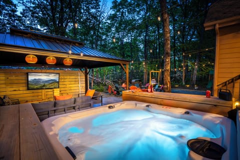 The ONLY home in Wintergreen Resort with an outdoor set up like this!