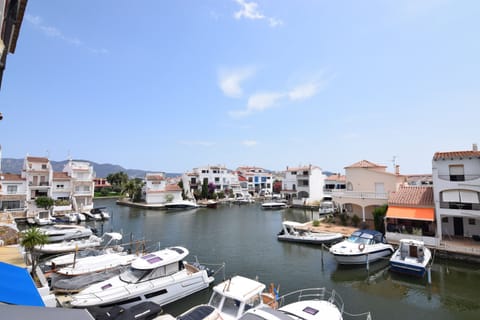 apartment with canal's view