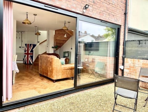 Private courtyard (1)