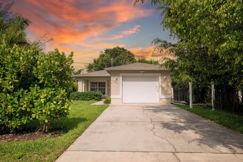 Front of the house. One car garage and long driveway.
