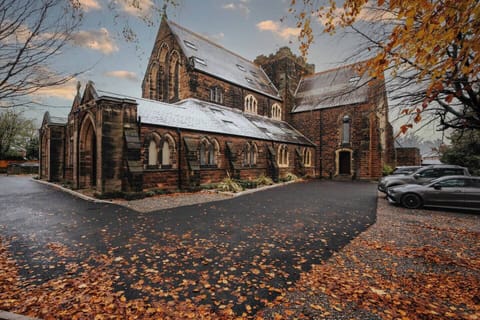 Ready to secure your stay? Book on Airbnb or via our direct booking page - Find us at @Orange Rentals