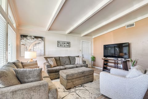 Texas City Vacation Rental | 3BR | 1.5BA | 1,107 Sq Ft | 1 Small Step for Entry