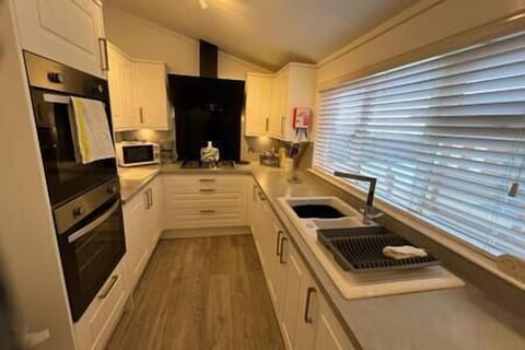 Well equipped kitchen with dishwasher and full size Fridge Freezer 