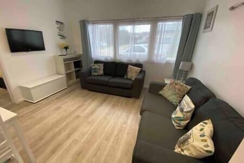 1b332b23 0bd3 4407 95fe a5f64fc47b4c