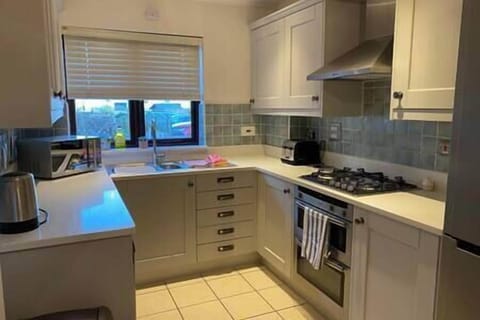 Fully Equipped kitchen with Gas Stove and Electric Oven and Fridge Freezer
