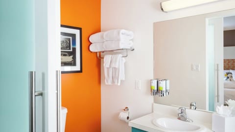 Refresh easily with a clean vanity and fluffy towels.