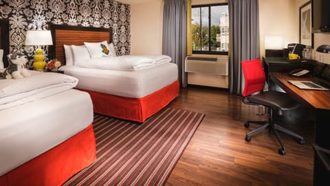 2 Queen beds