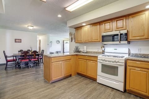 Kitchen | Dishwasher | Drip & Keurig Coffee Makers