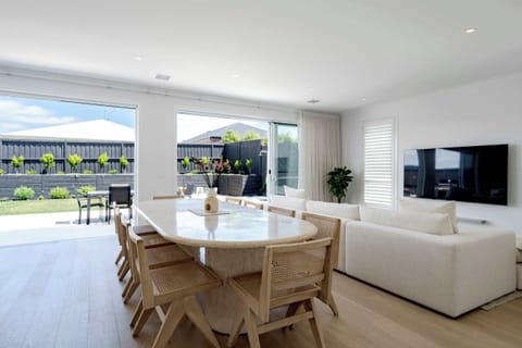 Expansive living and dining leads seamlessly on to the alfresco, connecting to the home’s lush lawn and landscaped yard