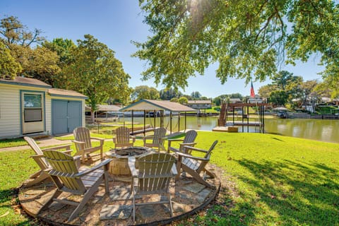 Gun Barrel City Vacation Rental | 3BR | 2BA | 3 Steps Required | 2,000 Sq Ft
