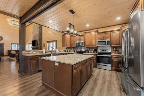 Great island space for all your cooking and meal prep