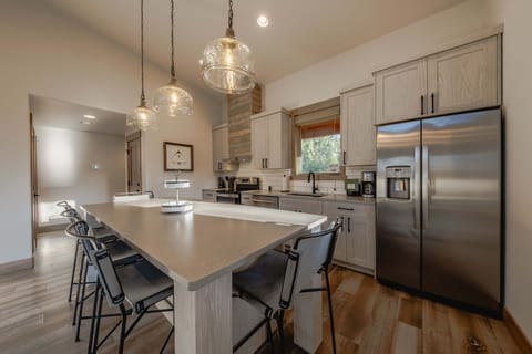 Prepare your favorite dishes in the fully equipped kitchen