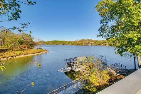 Royal Vacation Rental | 4BR | 3BA | Step-Free Entry | 1,930 Sq Ft