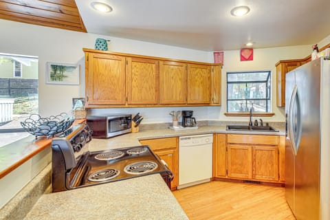 Kitchen | Trash Bags & Paper Towels | 1st Floor