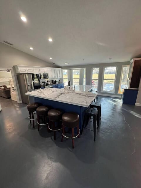 78765099 a182 4e01 a2d8 4dae87bf5637