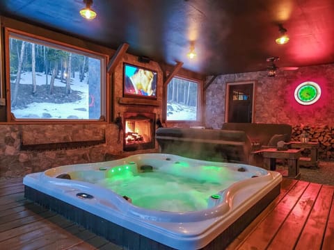 Indoor spa tub