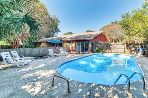 Gulf Breeze Vacation Rental | 3BR | 2BA | 1,573 Sq Ft | Small Step for Entry