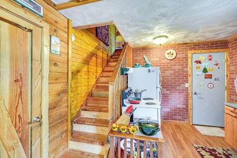 Kitchen | Microwave | Coffee Pot | Keurig | French Press | Blender