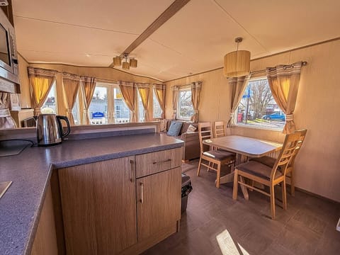 For short stays or extended family holidays 2026, Hopton Holiday Village Norfolk offers the perfect base to explore Great Yarmouth beaches and enjoy the comforts of a cosy kitchen area.