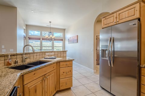 The large side by side refrigerator offers plenty of space to keep your food stored as well as providing ice and chilled, filtered water on demand.