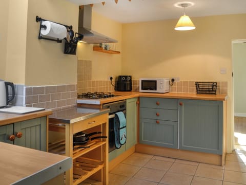 Kitchen | Puffin&rsquo;s Nest - Longsmith Cottages, Flamborough