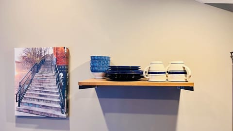 Bowls, Plates & Mugs.