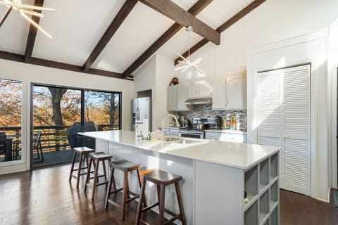 Additional Seating at the Kitchen Island
