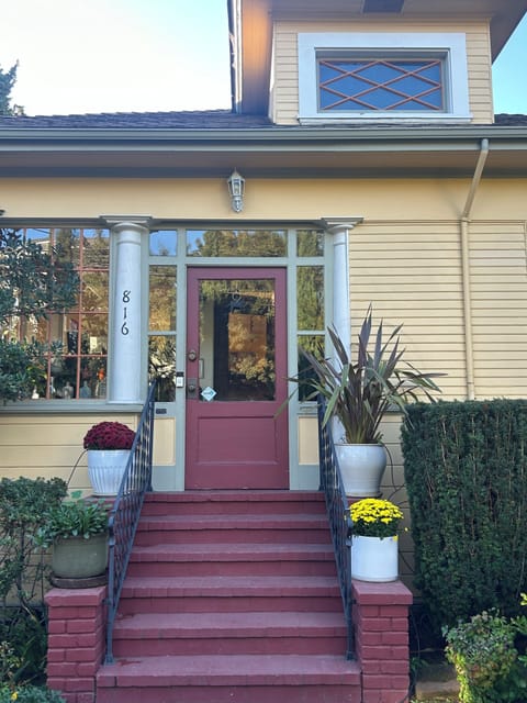 Welcome to 816 E 4th Avenue!