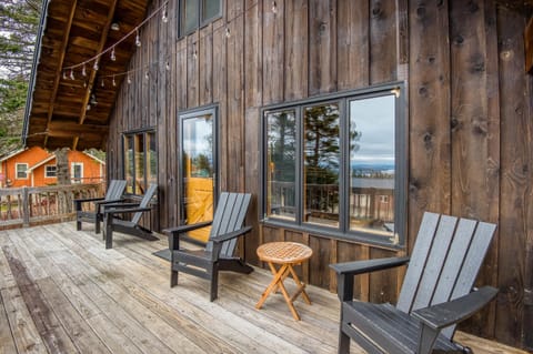 Welcome to Tumblehome Cabin!