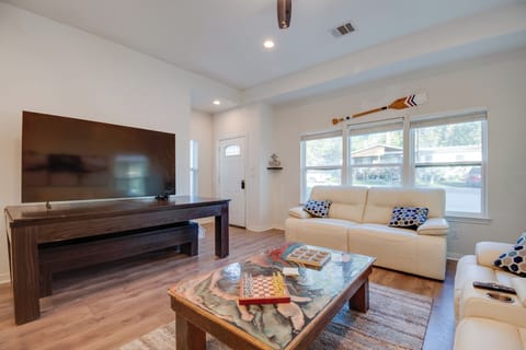 Montgomery Vacation Rental | 3BR | 3BA | 1,220 Sq Ft | 1 Step Required