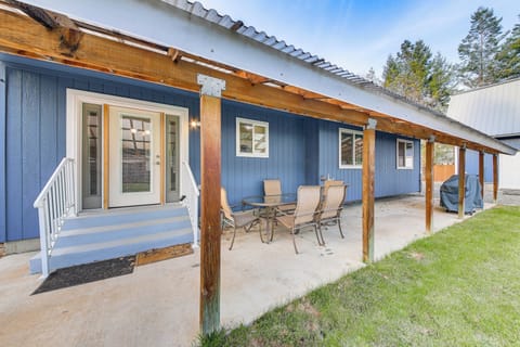 Covered Patio | Single-Story House | Near Fishing on Kootenay River