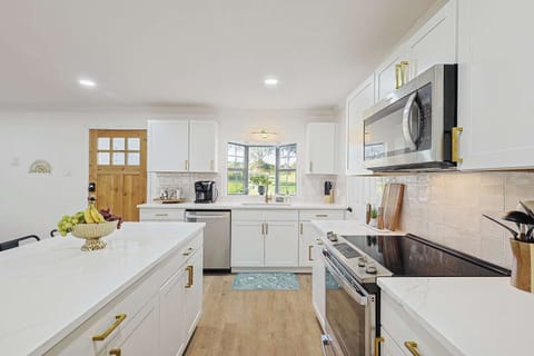 Perfect kitchen with stove, oven, and microwave for every meal
