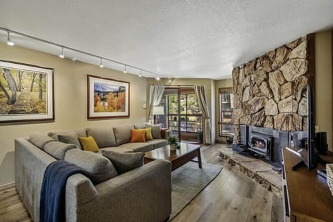 AC313 is a 2 bedroom, 2 bath, double ensuite unit