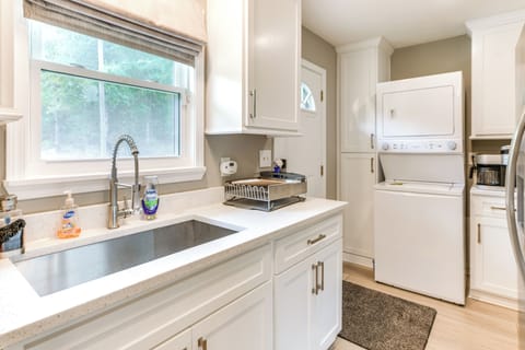 Kitchen | Keurig/Drip Coffee Maker | Air Fryer | Cooking Basics | Washer & Dryer