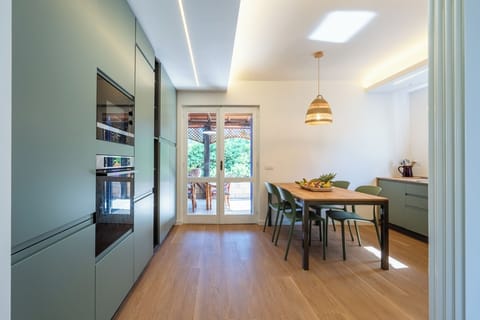 A stylish and super equipped kitchen