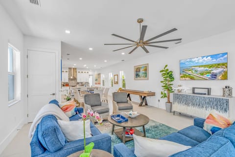 Main living room with 65' TV