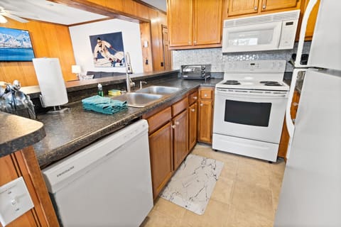 Fully-equipped kitchen