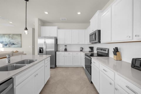 16200 St Martin Street (8).jpg