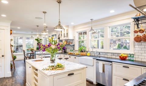 Spacious gourmet kitchen