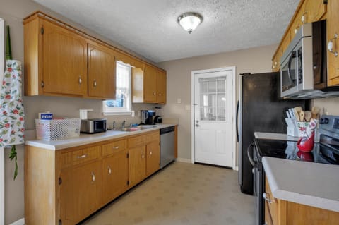 Book Now! Quick, this kind of space usually fills up fast. Fully stocked home, ready to serve your entire group. Visiting family? Staying for work? Whether you need a few days or a few months, we've got you covered.