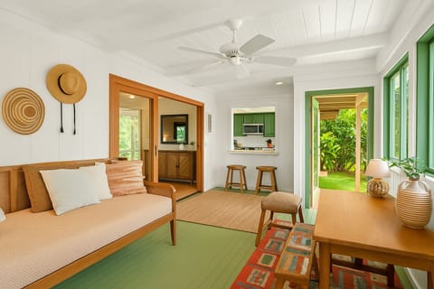 Covered Lanai with twin size daybed