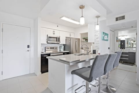 6 print 19655 e country club dr 6 503