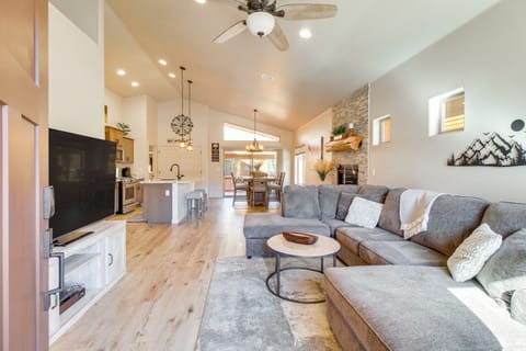 Pinetop-Lakeside Vacation Rental | 2BR | 2BA | 1,172 Sq Ft | 1 Step to Enter