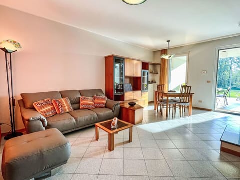 Furniture, Couch, Table, Picture Frame, Wood, Plant, Floor, Lamp, Studio Couch, Building