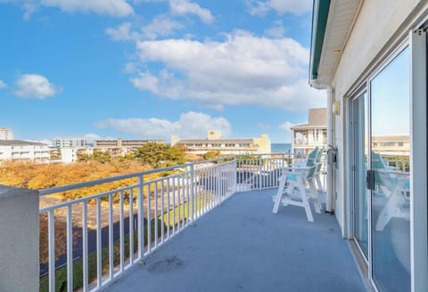 BALCONY-VIEW-AVENTURRA-402-OCEAN-CITY