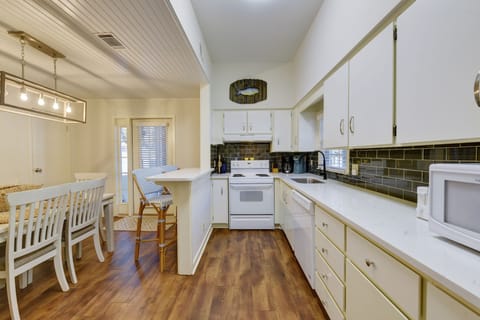 Tipsy Turtle - main level kitchen