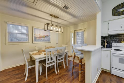 Tipsy Turtle - main level dining room