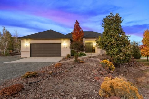 Welcome to the Scenic Views Home - your scenic oasis located in Baker City!