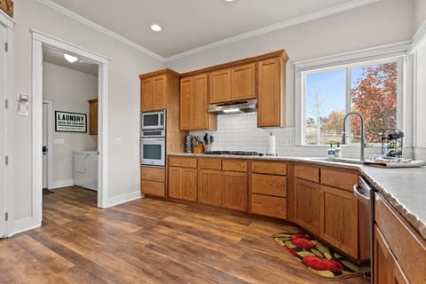 Ample counter space, a gas stove, a laundry room, all with gorgeous views!
